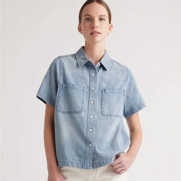 Women's Size M Quince Distressed Denim Short Sleeve Shirt Light Chambray Cotton - Picture 1 of 6